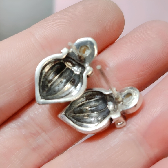 Vintage Sterling Silver Faux Pearl Fluted Post back Earrings - Picture 4 of 8